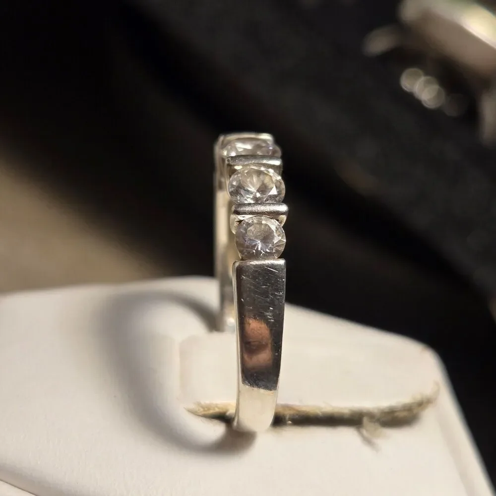 Cubic Zirconia vintage sterling silver ring sz 7.5